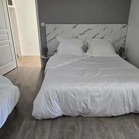 De Charme Pour 3 Pers à Avec Jardin Privatif - Fr-1-489-581