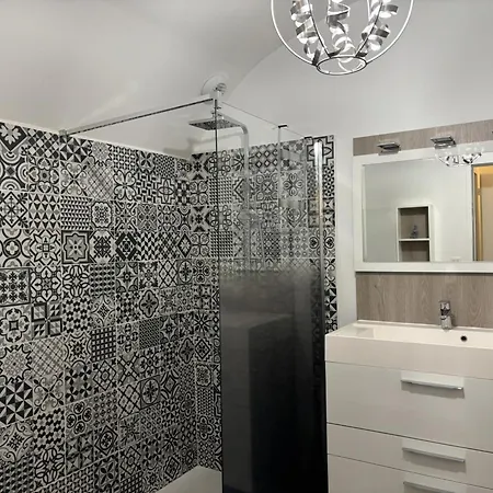 Casa de Férias De Charme Pour 3 Pers à Avec Jardin Privatif - Fr-1-489-581 Souvigny